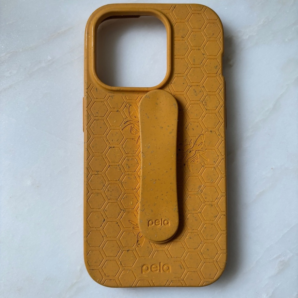 iPhone 15 pro Honey Bee Pela case with Grip
